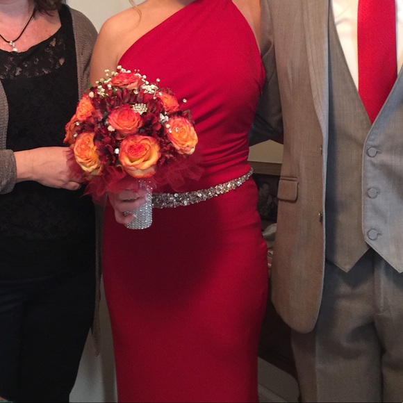 Red one shoulder gown - Picture 4 of 4